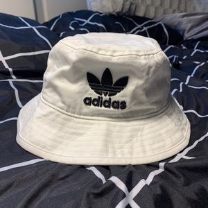 Adidas bucket hat